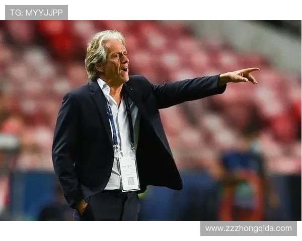 本菲卡年轻球迷猴子手势争议风